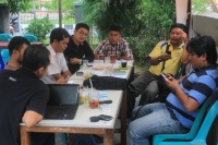 200px-November_28_2012_Aktivitas_AJI_Banda_Aceh,_Empat_anggota_Dewan_Juri_Penghargaan_Karya_Jurnalistik_Pemberitaan_Syariat_Islam_di_Blac_Jack_Coffee.JPG